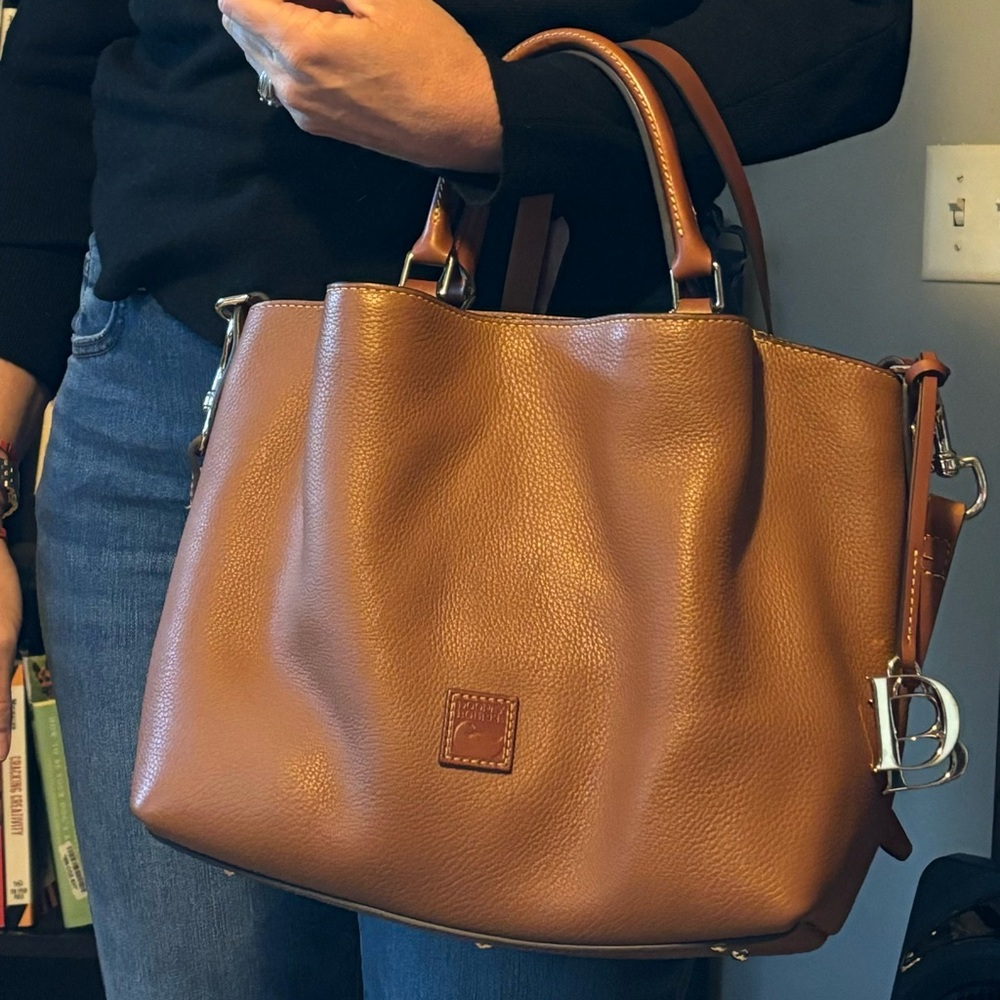 Dooney & Bourke beautiful brown leather purse.